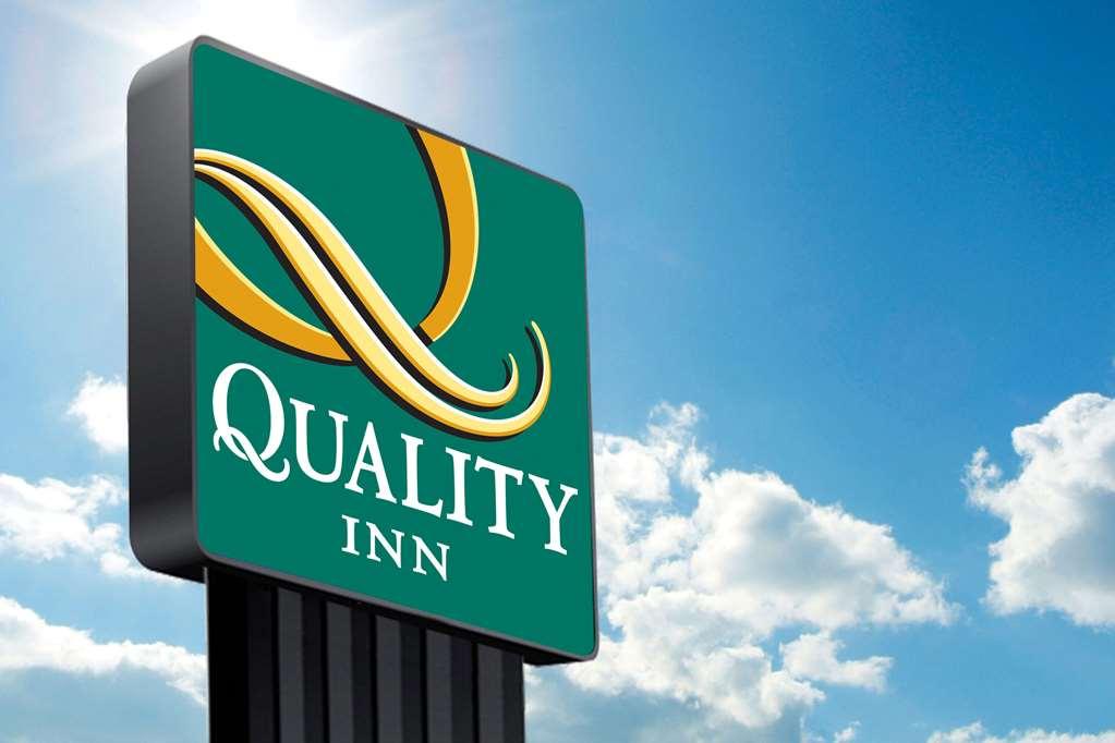 Quality Inn Albuquerque East I-40 Juan Tabo Exit Buitenkant foto