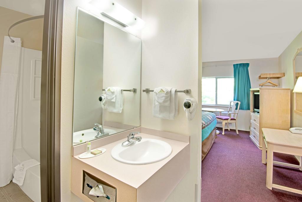 Quality Inn Albuquerque East I-40 Juan Tabo Exit Buitenkant foto